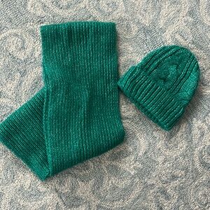 Old Navy scarf and hat set EUC